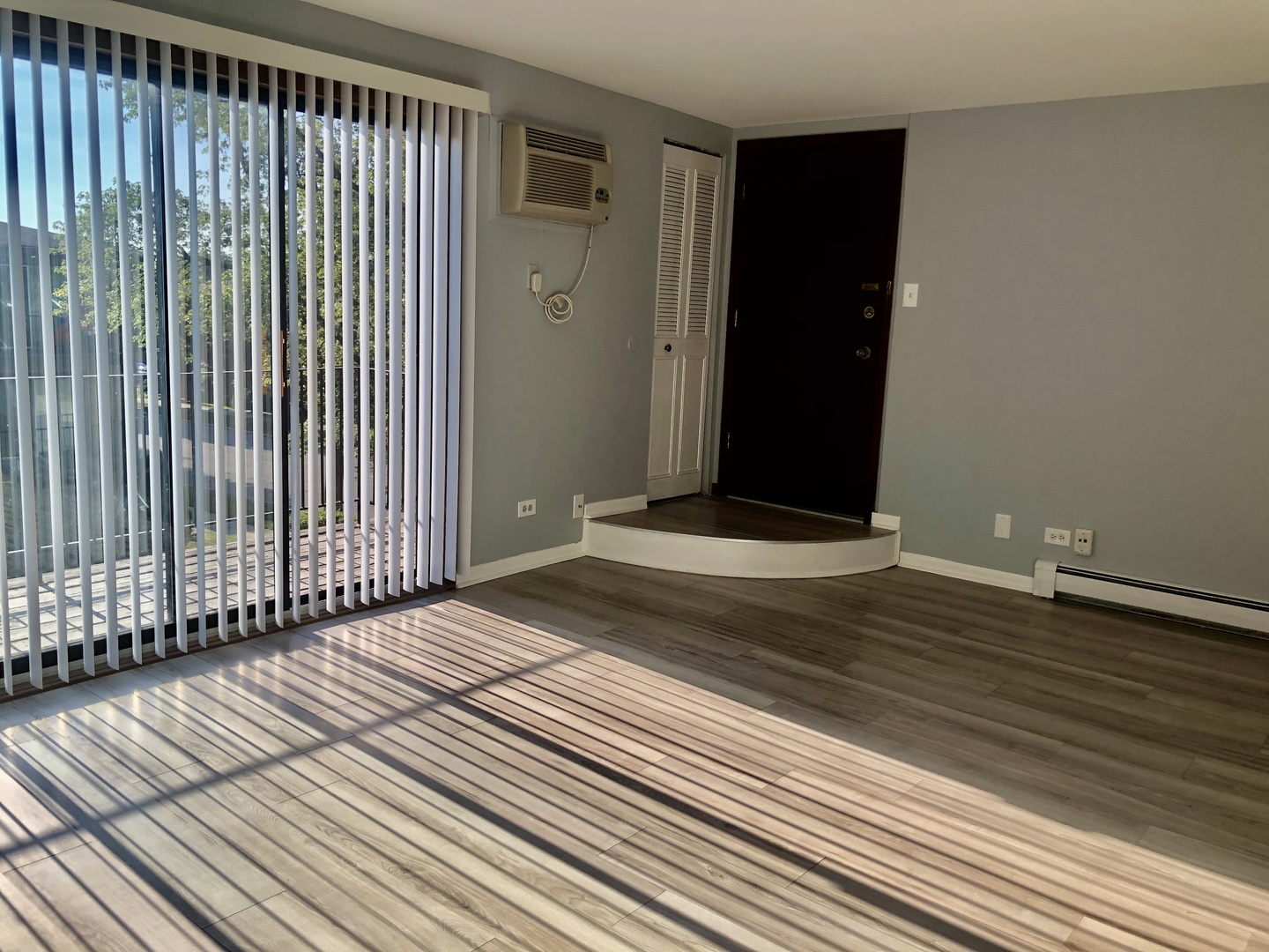 624 W 65th Street #6, Westmont, IL 60559