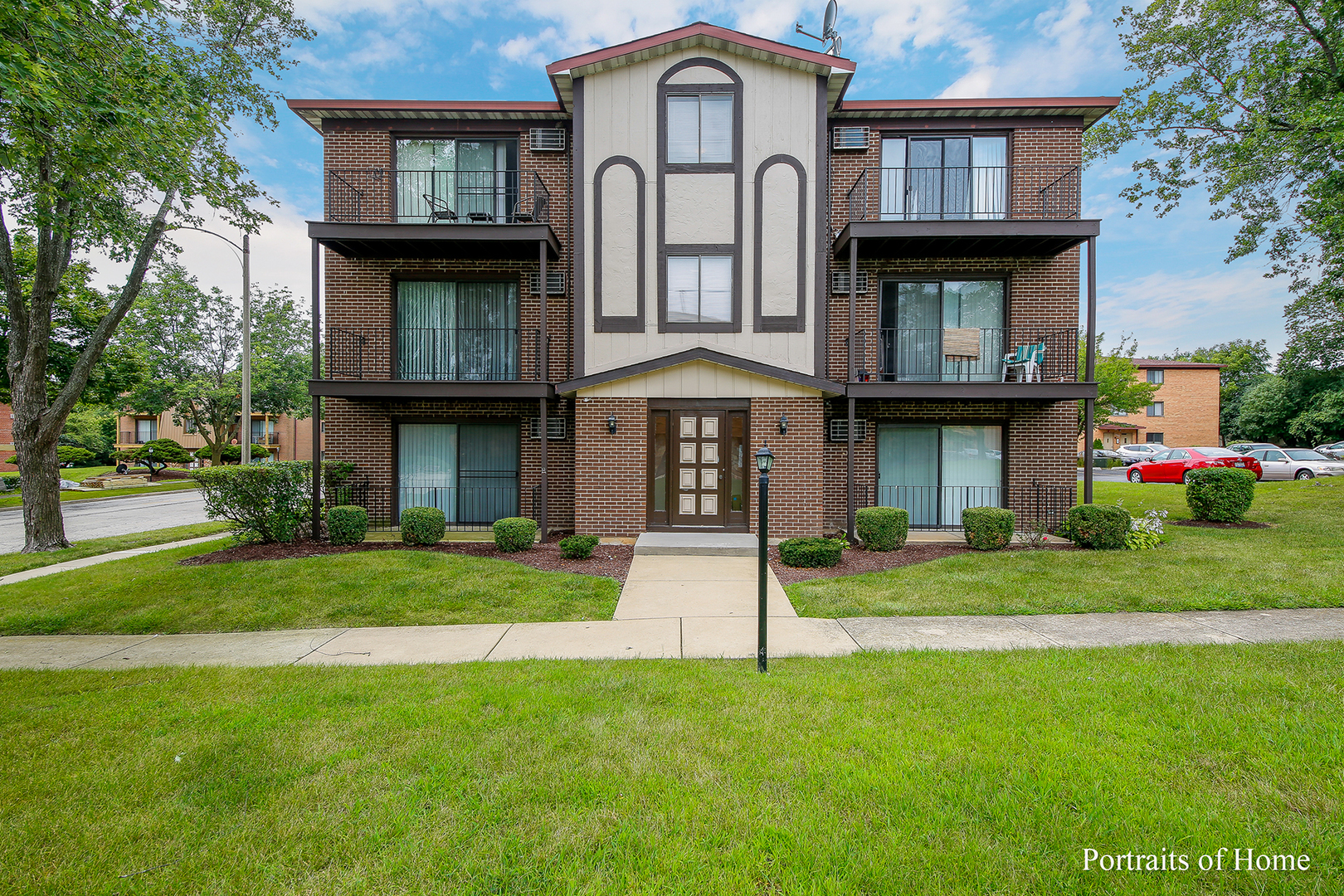 624 W 65th Street #6, Westmont, IL 60559
