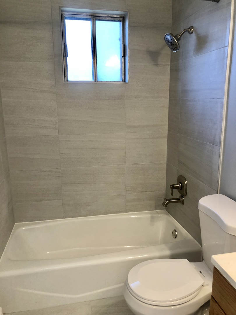 624 W 65th Street #6, Westmont, IL 60559