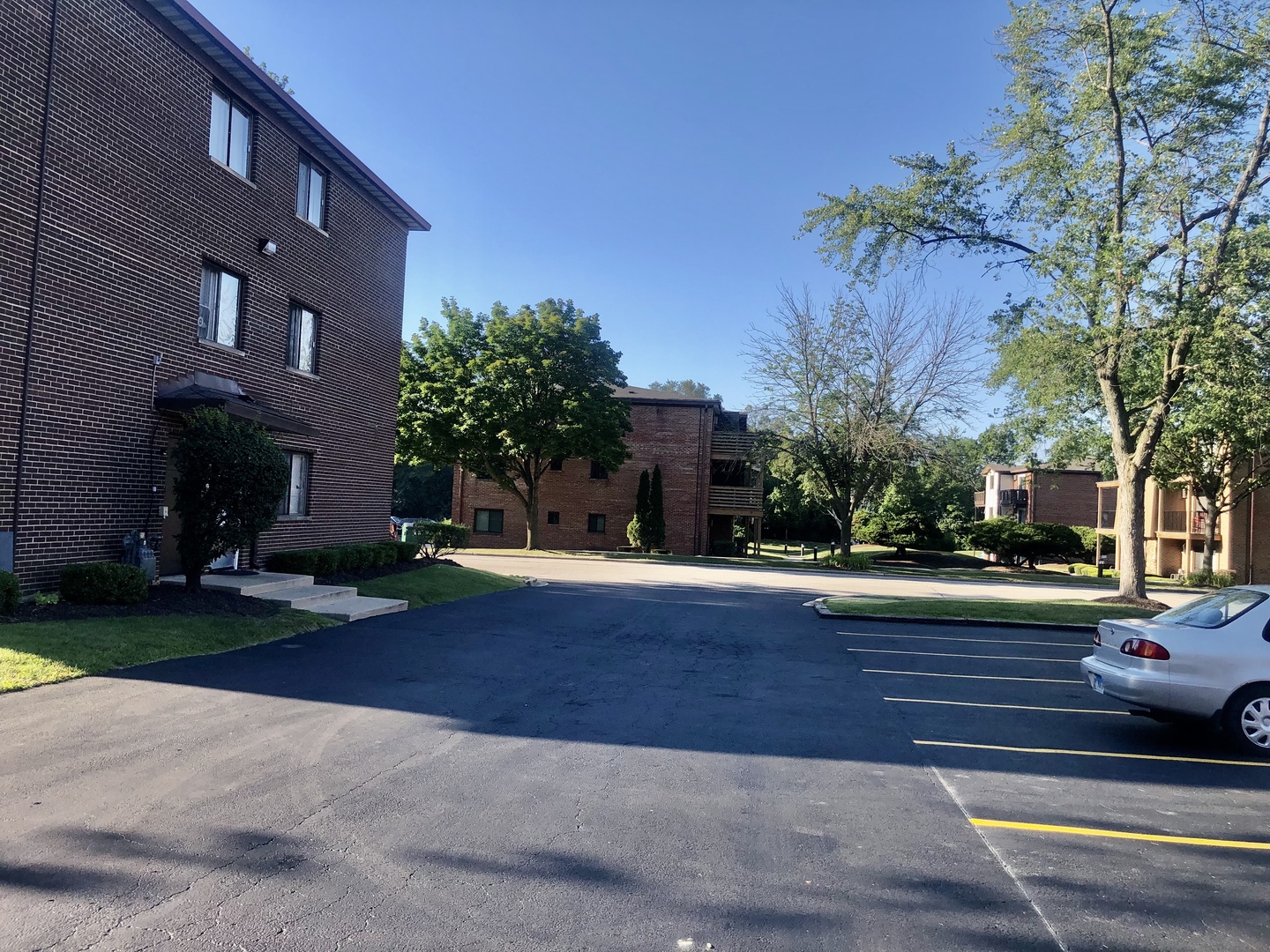 624 W 65th Street #6, Westmont, IL 60559