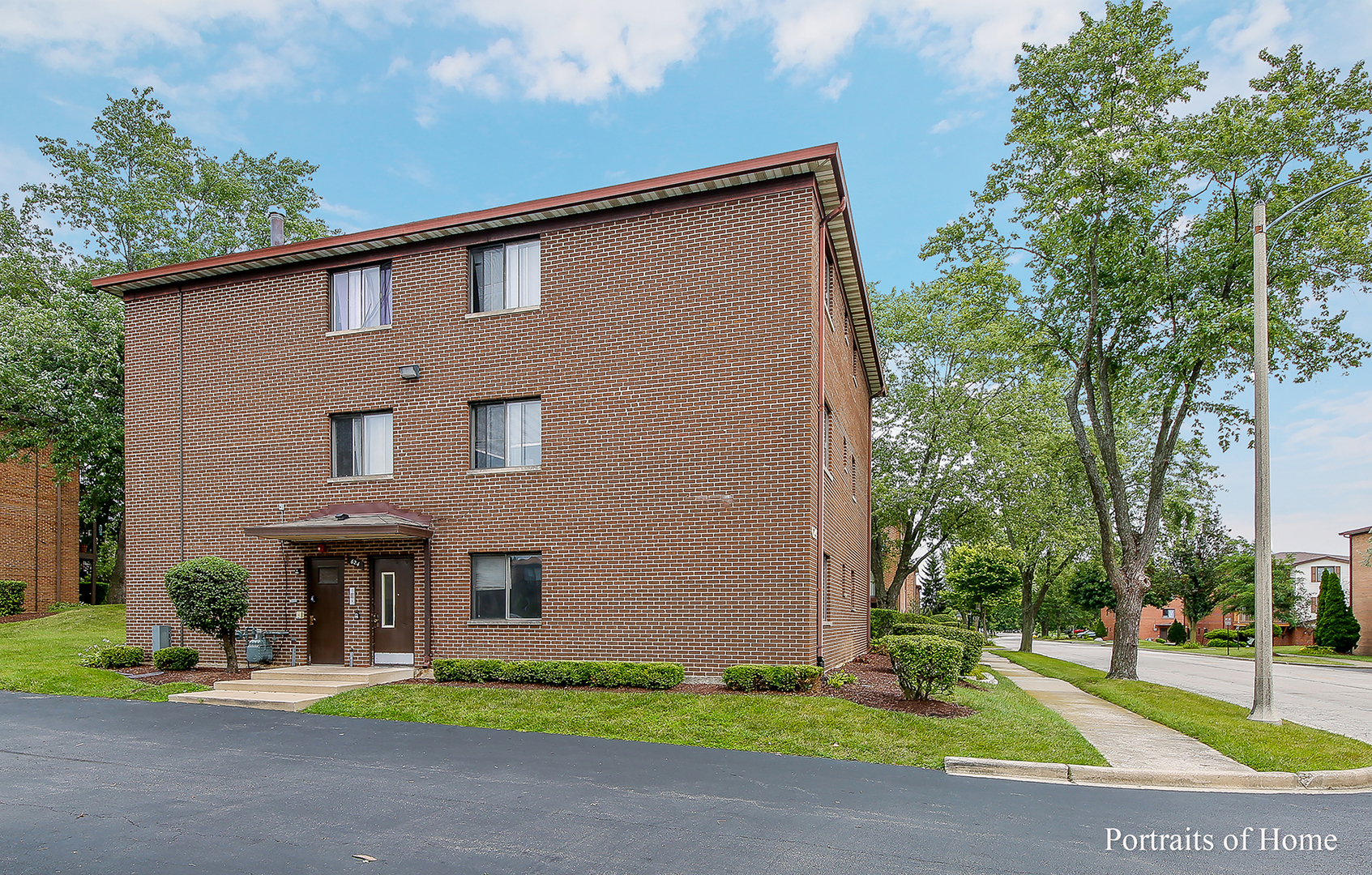 624 W 65th Street #6, Westmont, IL 60559