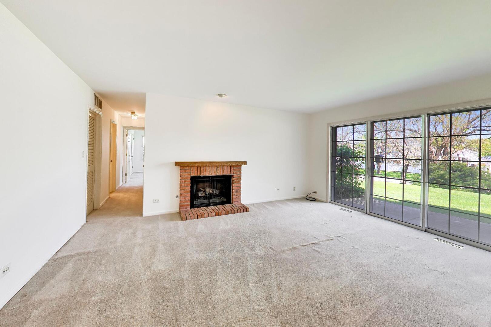 927 Kilkenny Drive #A, Wheaton, IL 60189