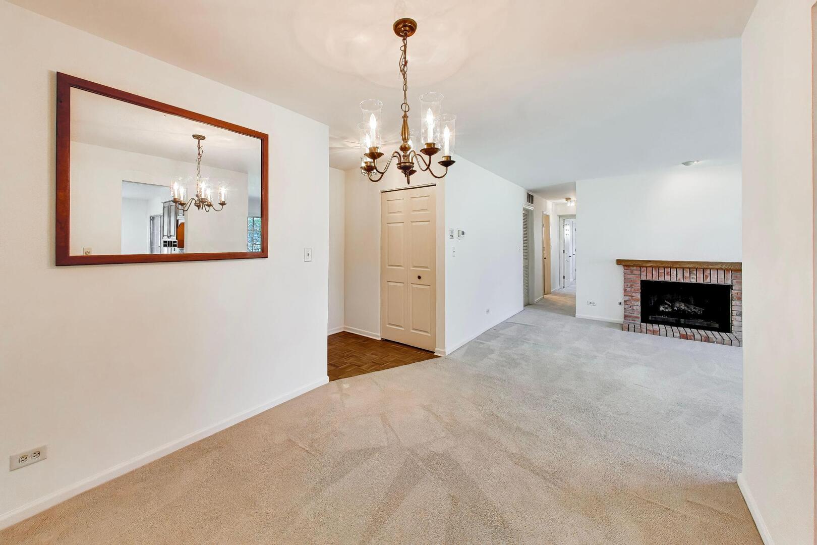 927 Kilkenny Drive #A, Wheaton, IL 60189