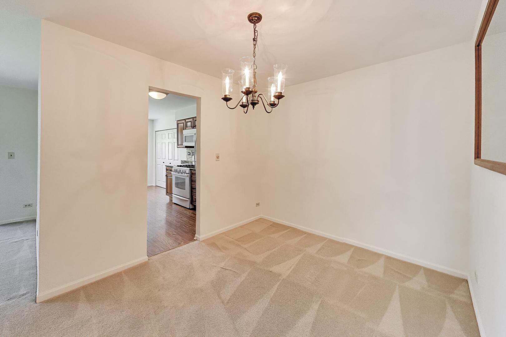 927 Kilkenny Drive #A, Wheaton, IL 60189