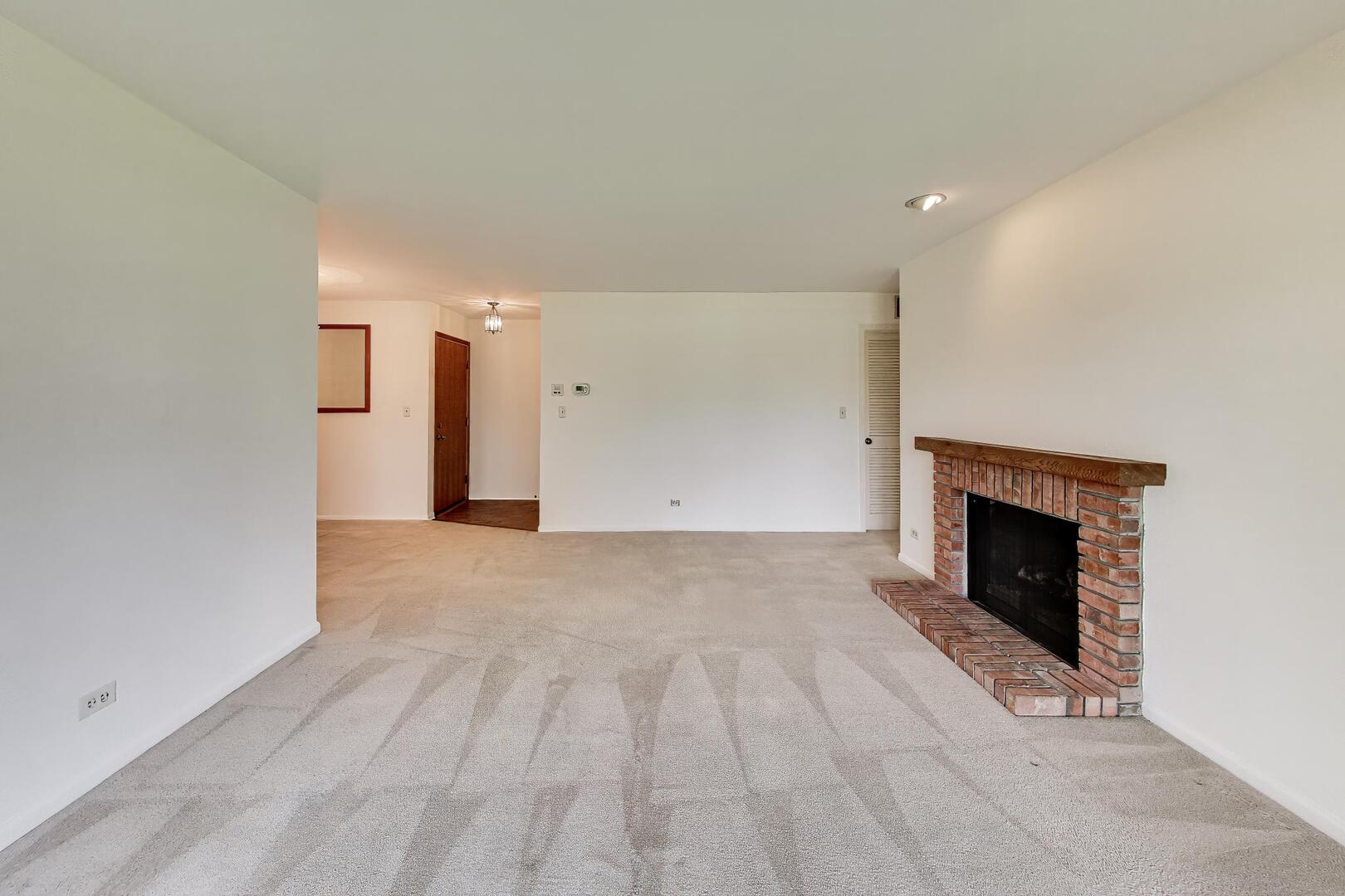 927 Kilkenny Drive #A, Wheaton, IL 60189
