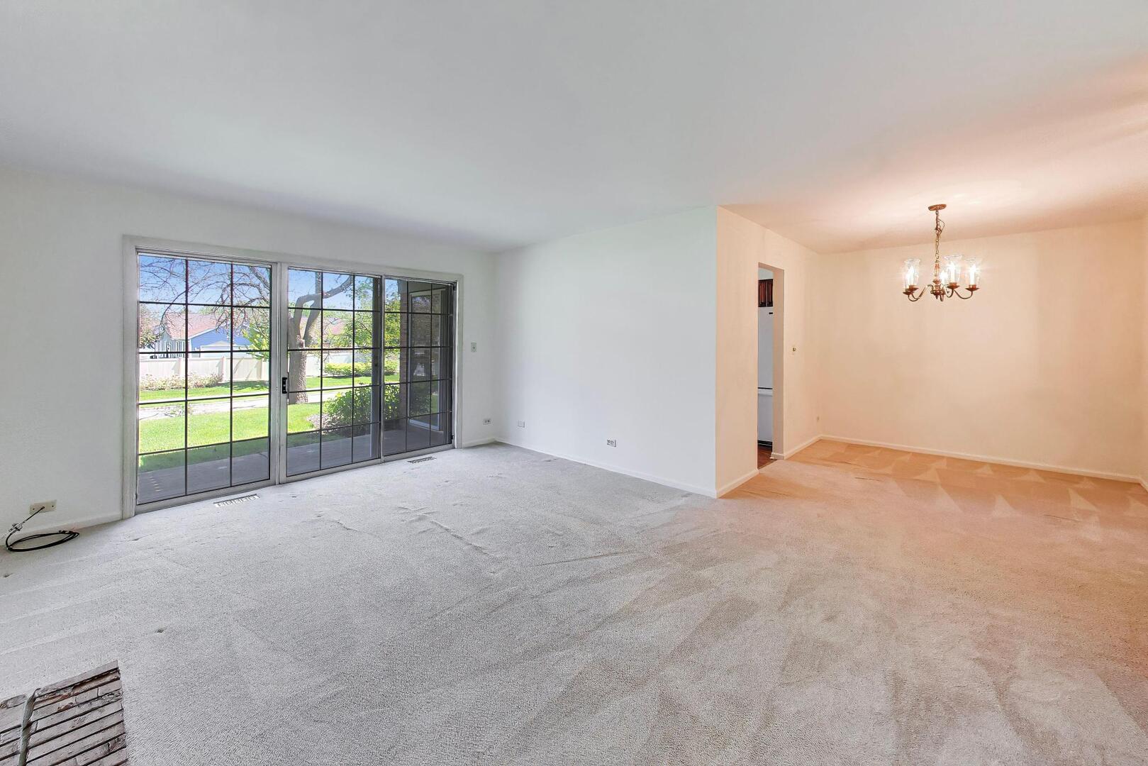 927 Kilkenny Drive #A, Wheaton, IL 60189