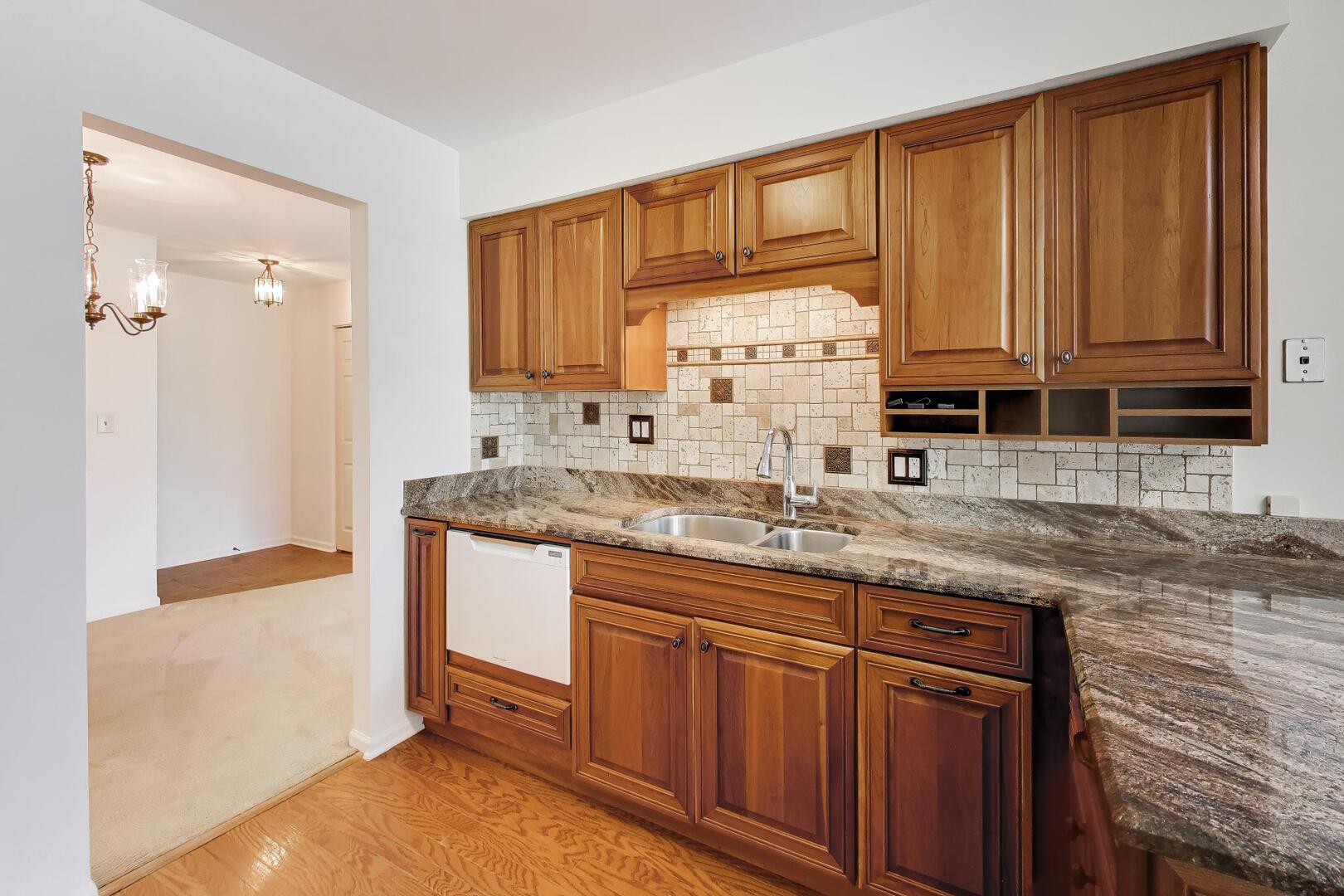 927 Kilkenny Drive #A, Wheaton, IL 60189
