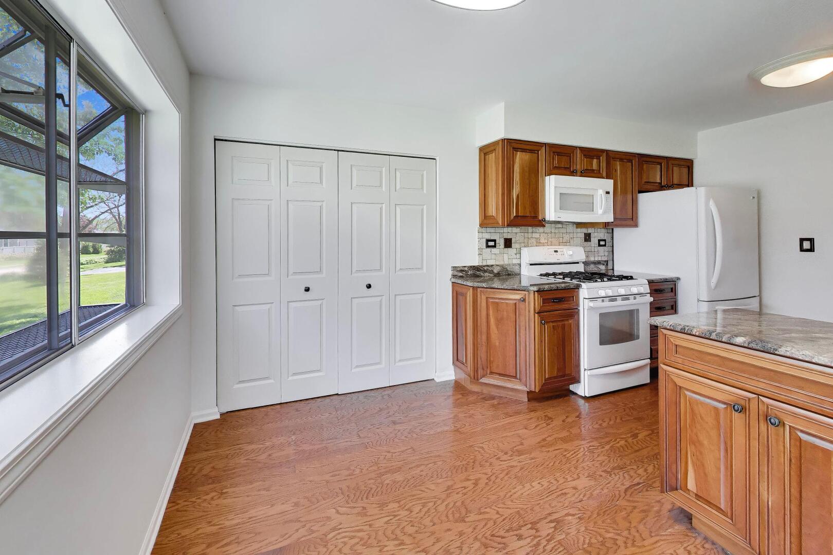 927 Kilkenny Drive #A, Wheaton, IL 60189