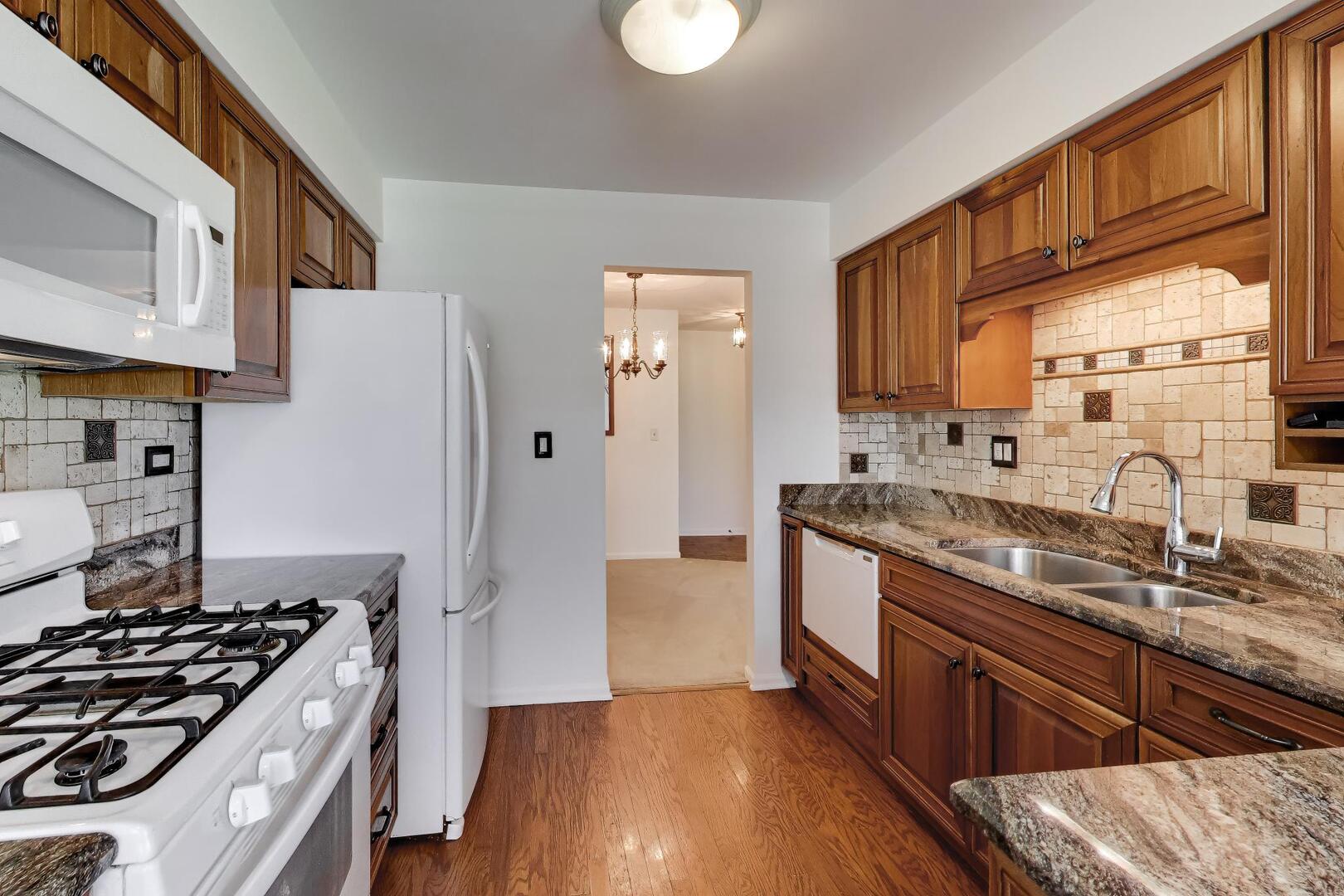 927 Kilkenny Drive #A, Wheaton, IL 60189