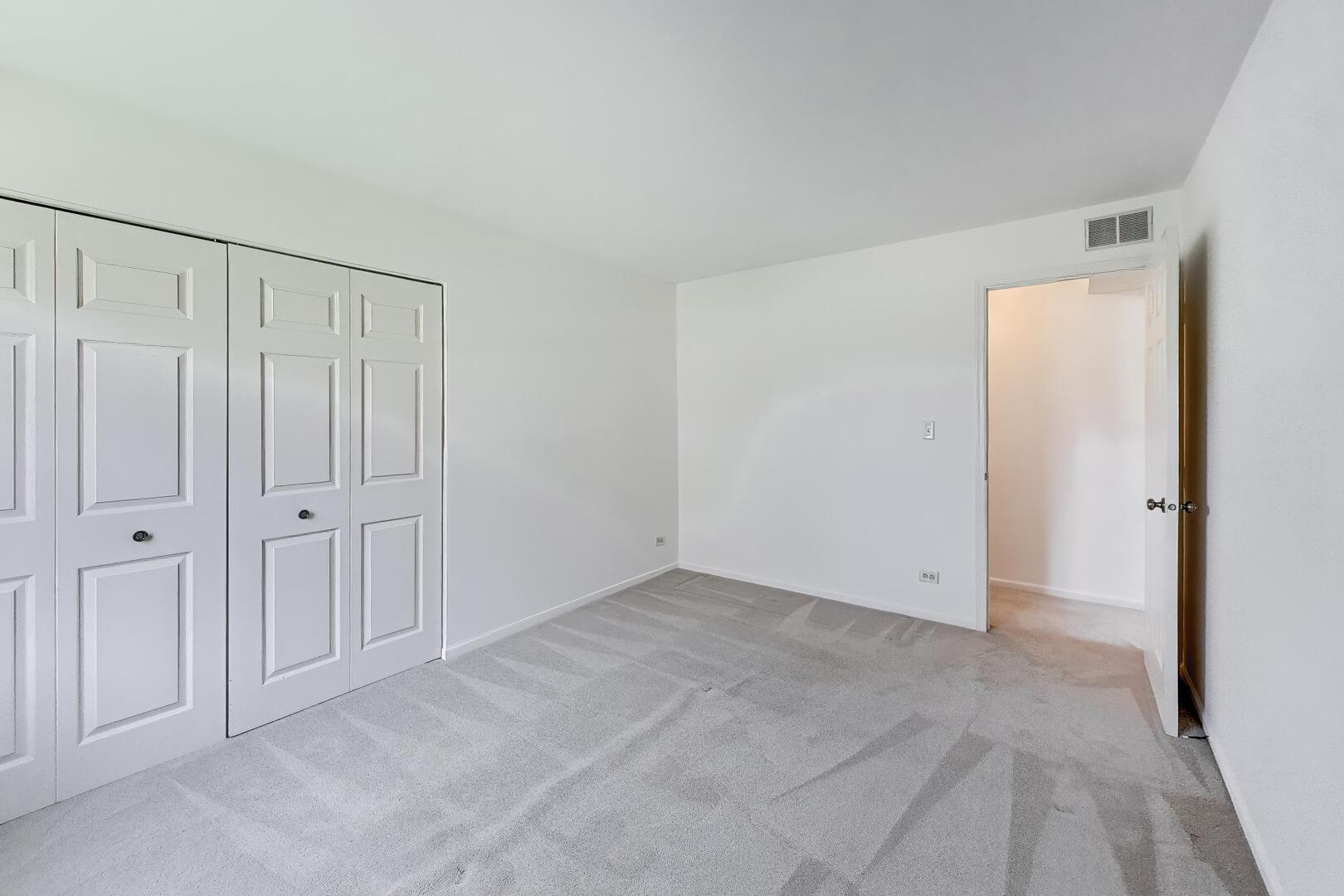 927 Kilkenny Drive #A, Wheaton, IL 60189