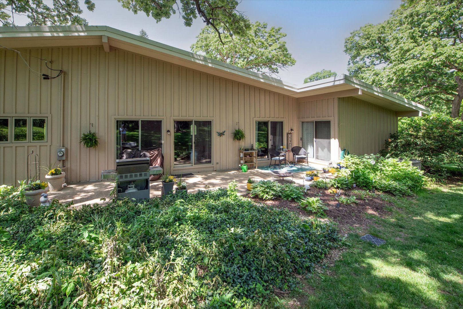 1196 Nottingham Lane, Elgin, IL 60120