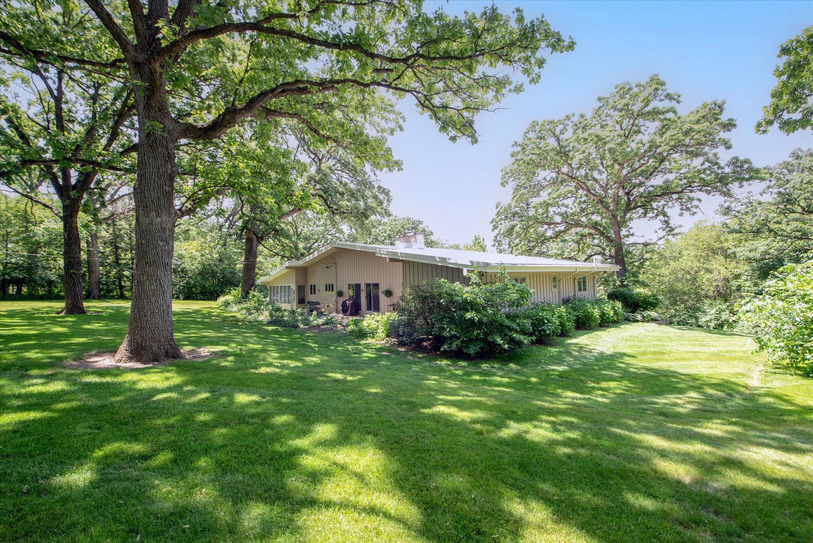 1196 Nottingham Lane, Elgin, IL 60120
