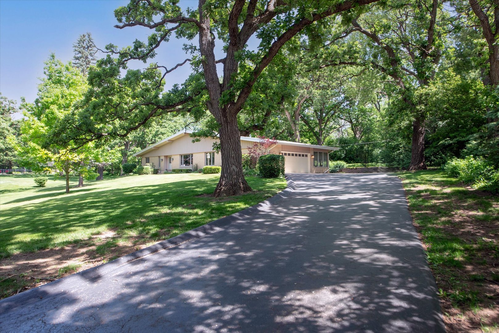 1196 Nottingham Lane, Elgin, IL 60120