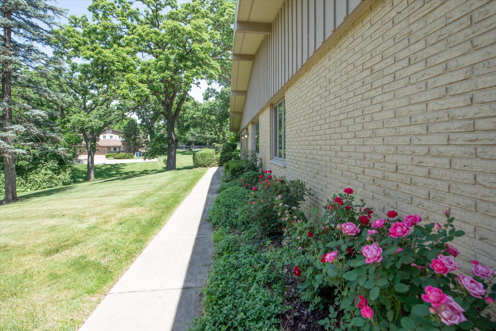 1196 Nottingham Lane, Elgin, IL 60120