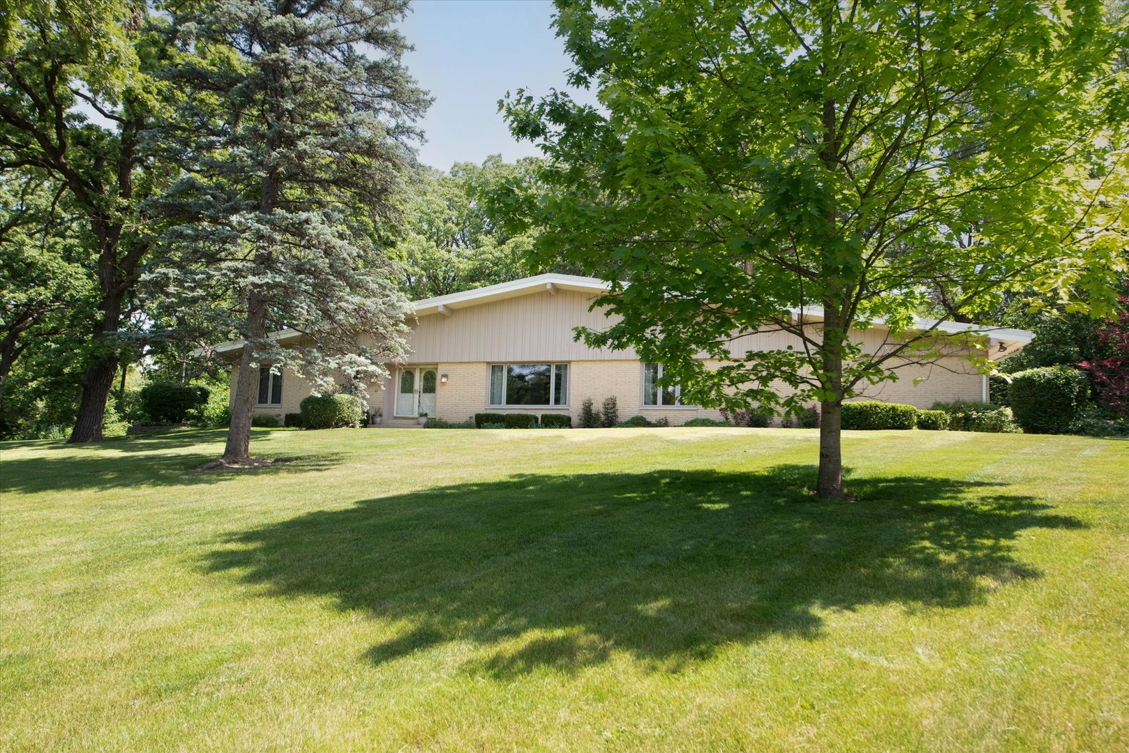 1196 Nottingham Lane, Elgin, IL 60120