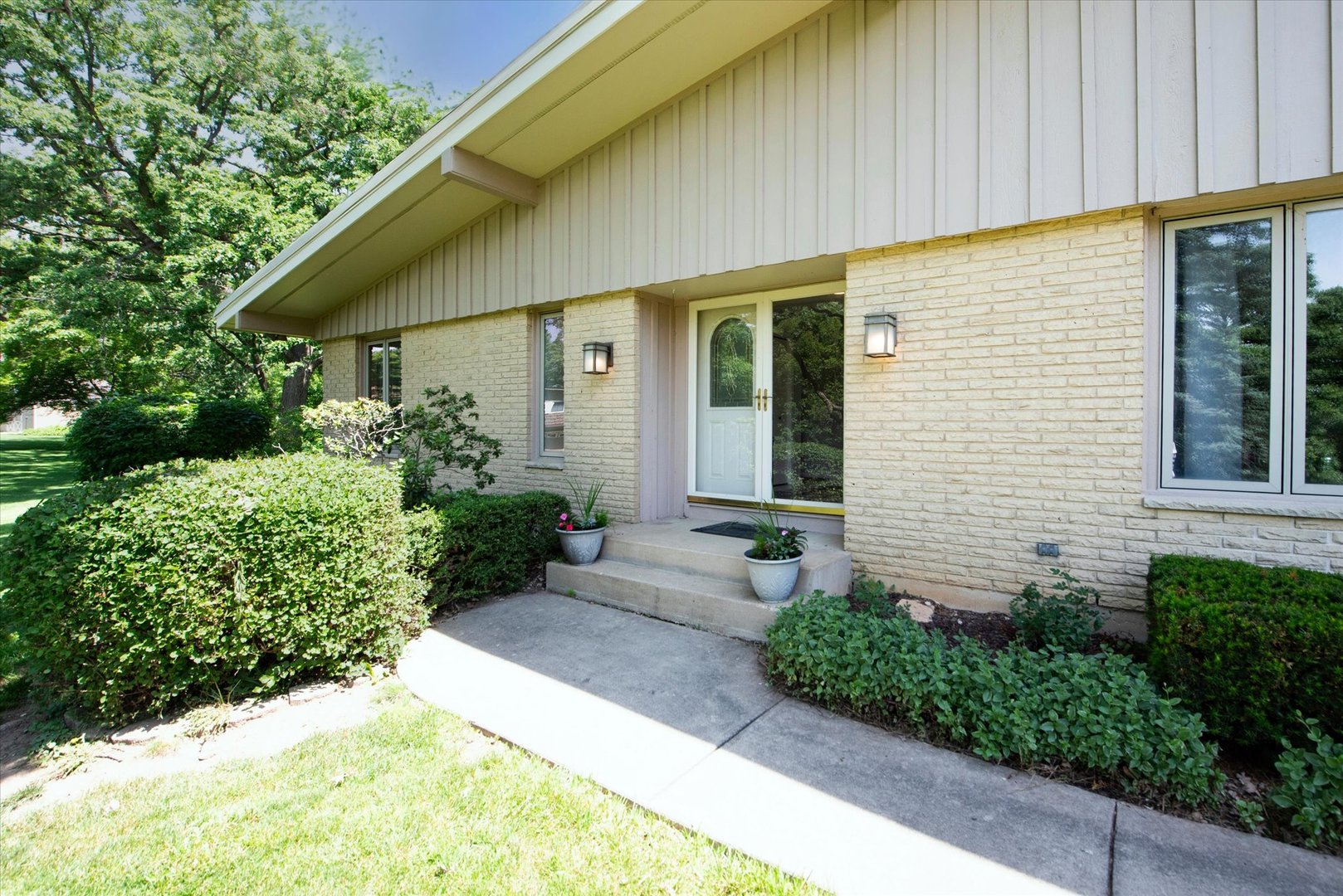 1196 Nottingham Lane, Elgin, IL 60120