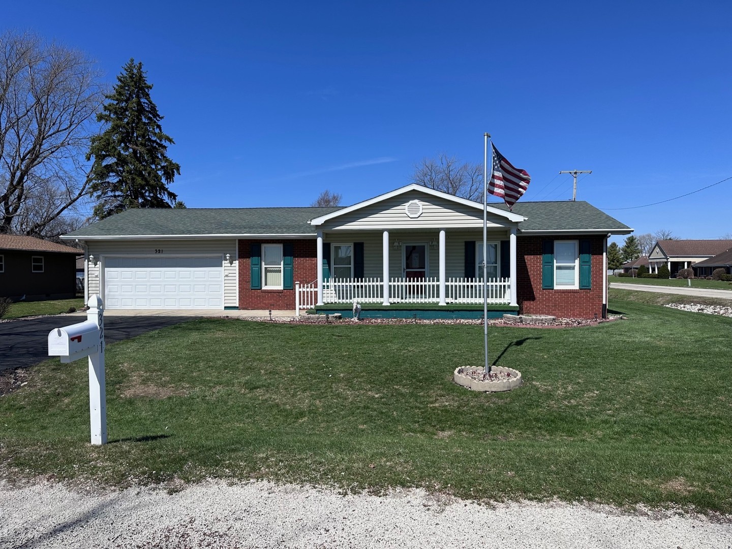 321 E Elm Street, Piper City, IL 60959
