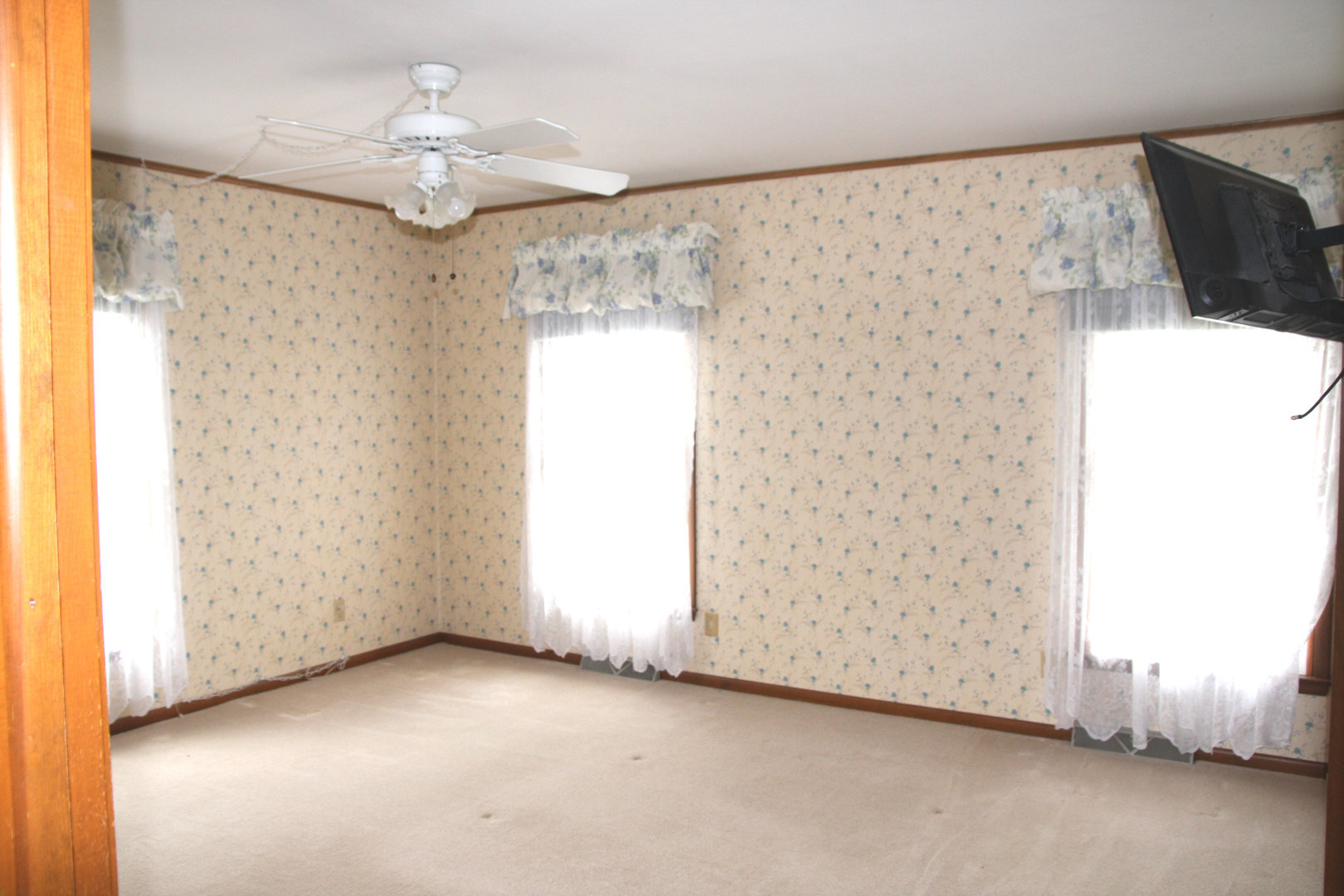 321 E Elm Street, Piper City, IL 60959