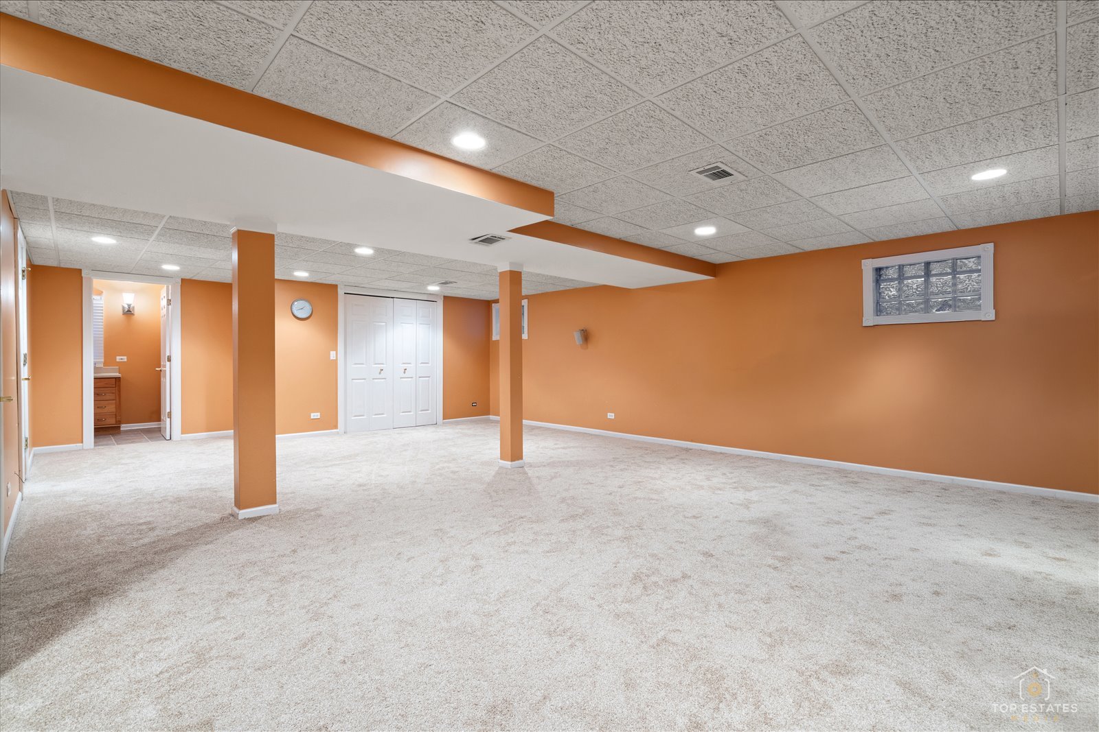 1894 Maine Drive, Elk Grove Village, IL 60007