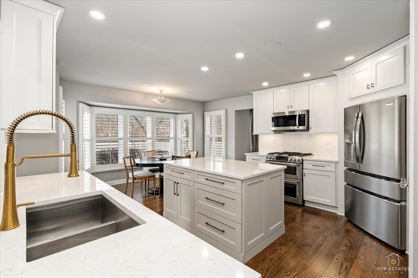 1894 Maine Drive, Elk Grove Village, IL 60007