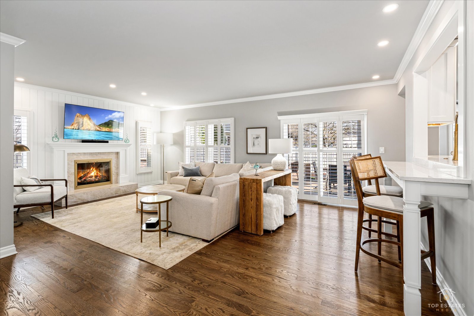 1894 Maine Drive, Elk Grove Village, IL 60007