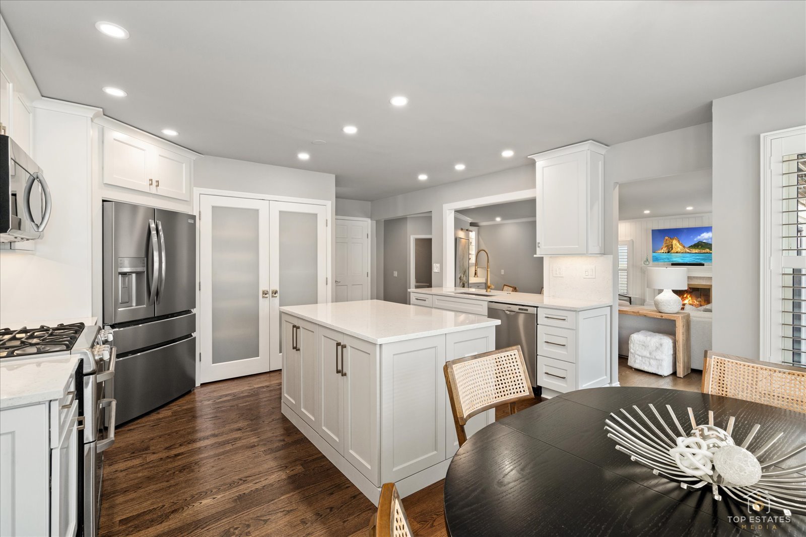 1894 Maine Drive, Elk Grove Village, IL 60007