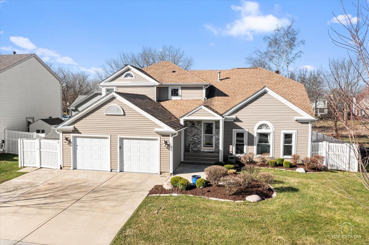 1894 Maine Drive, Elk Grove Village, IL 60007