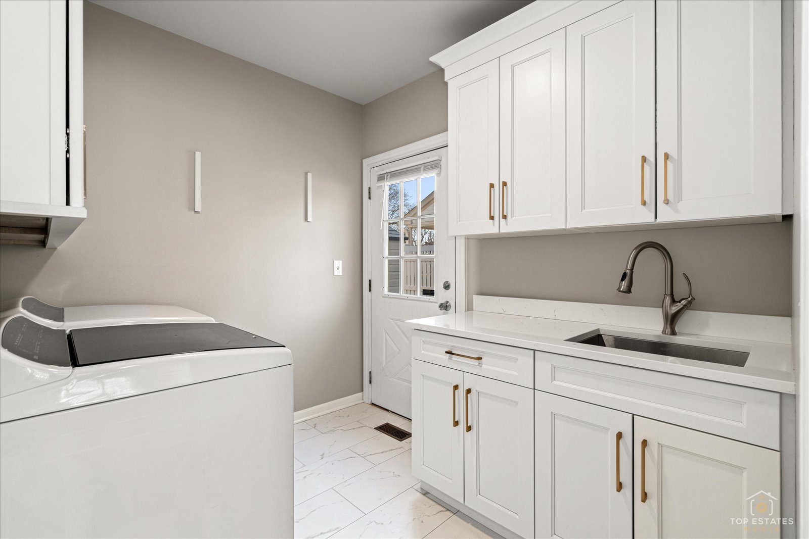 1894 Maine Drive, Elk Grove Village, IL 60007