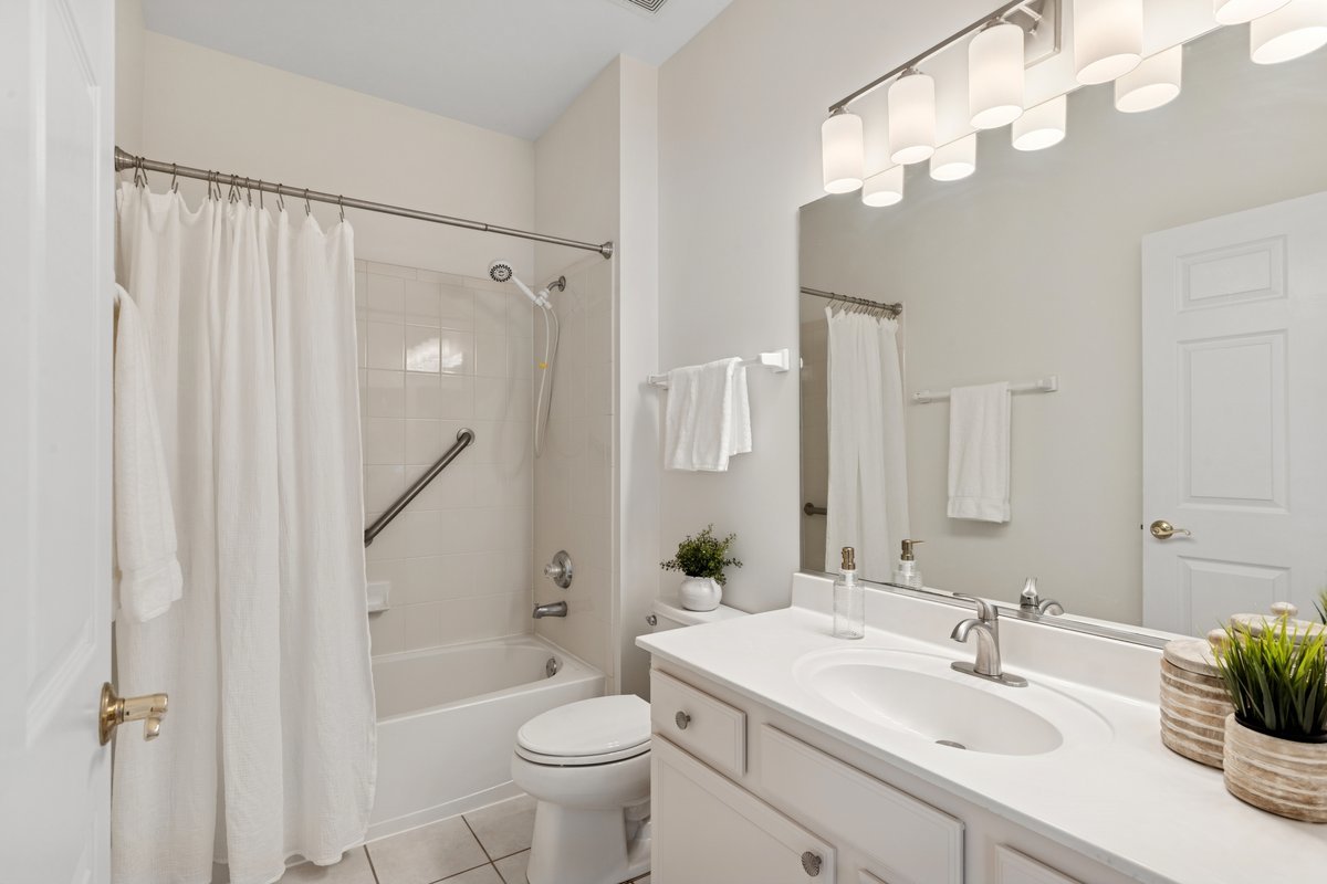 2334 Meadowcroft Lane, Grayslake, IL 60030