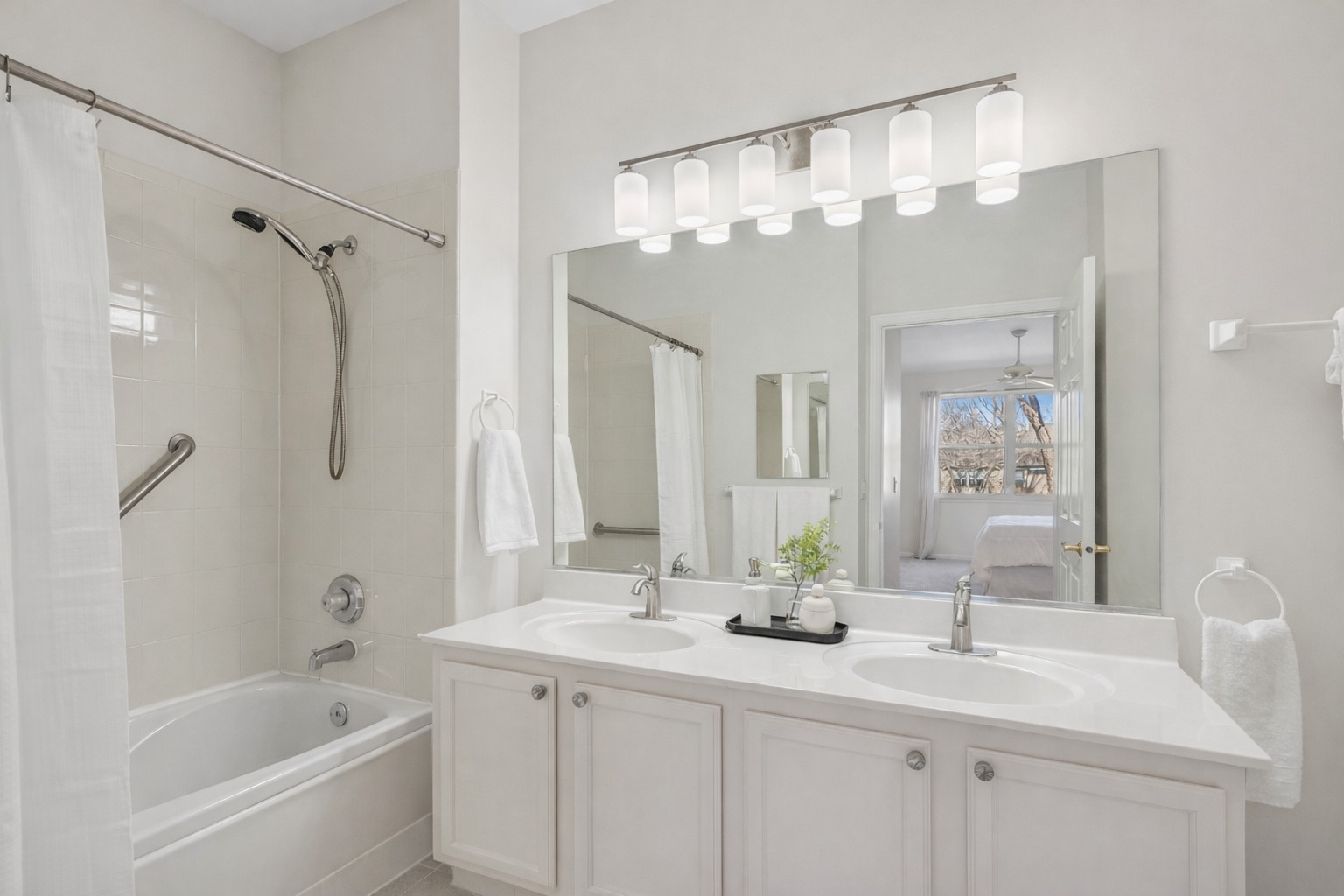 2334 Meadowcroft Lane, Grayslake, IL 60030