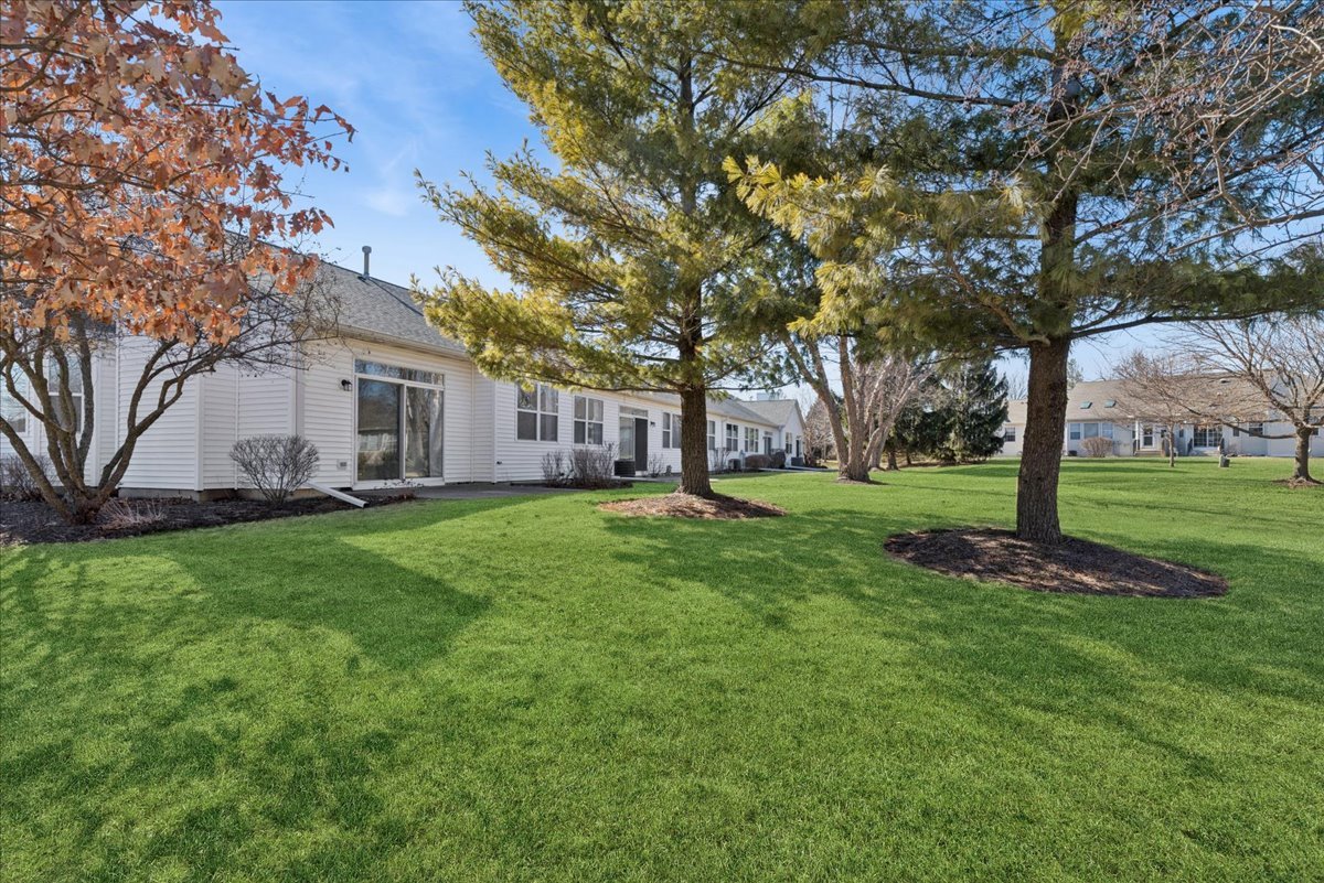 2334 Meadowcroft Lane, Grayslake, IL 60030