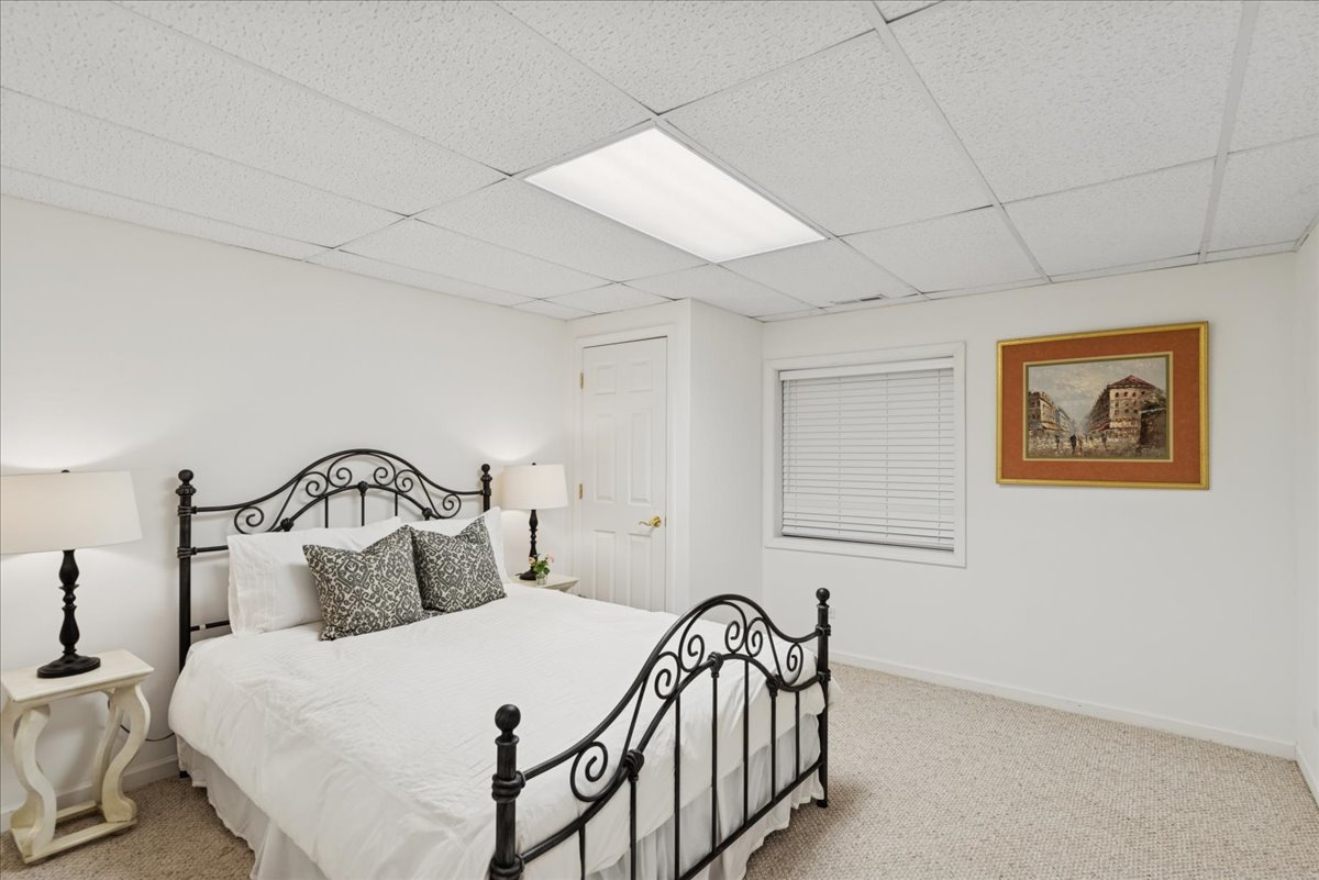 2334 Meadowcroft Lane, Grayslake, IL 60030