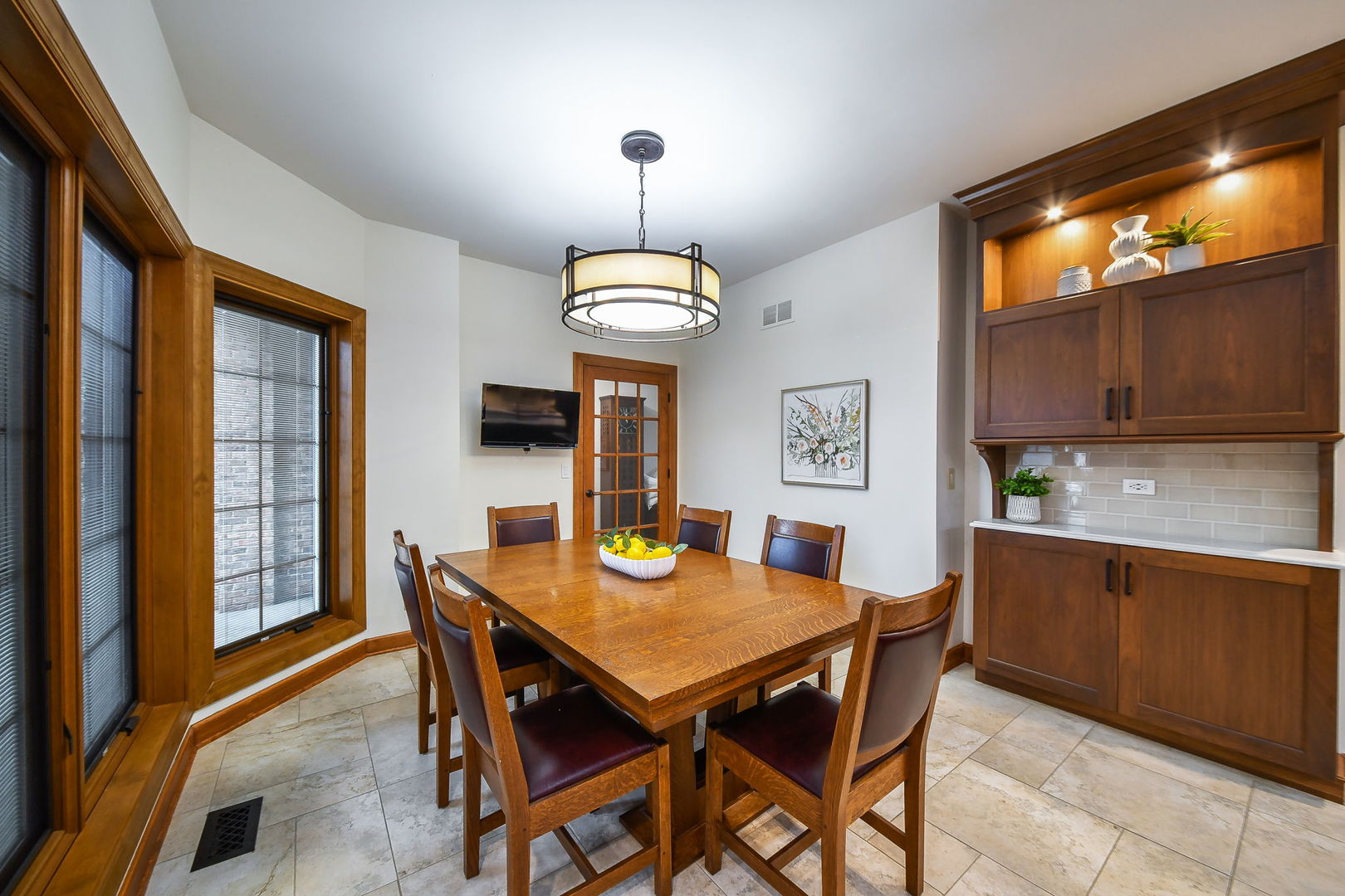 2009 MacKenzie Place #2009, Wheaton, IL 60187