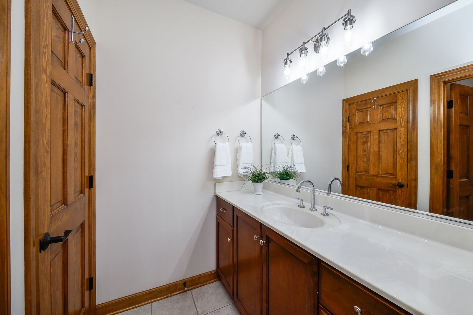 2009 MacKenzie Place #2009, Wheaton, IL 60187