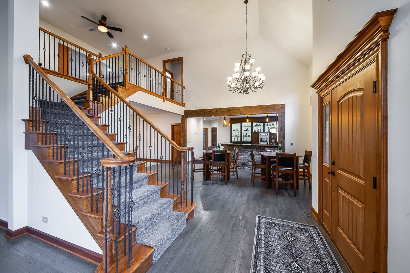 2009 MacKenzie Place #2009, Wheaton, IL 60187