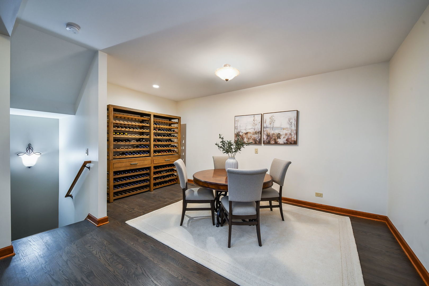 2009 MacKenzie Place #2009, Wheaton, IL 60187