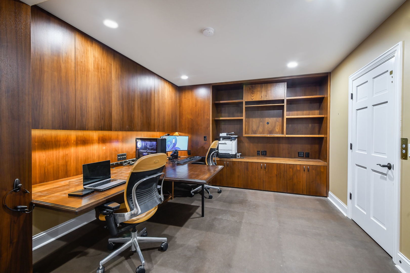 2009 MacKenzie Place #2009, Wheaton, IL 60187