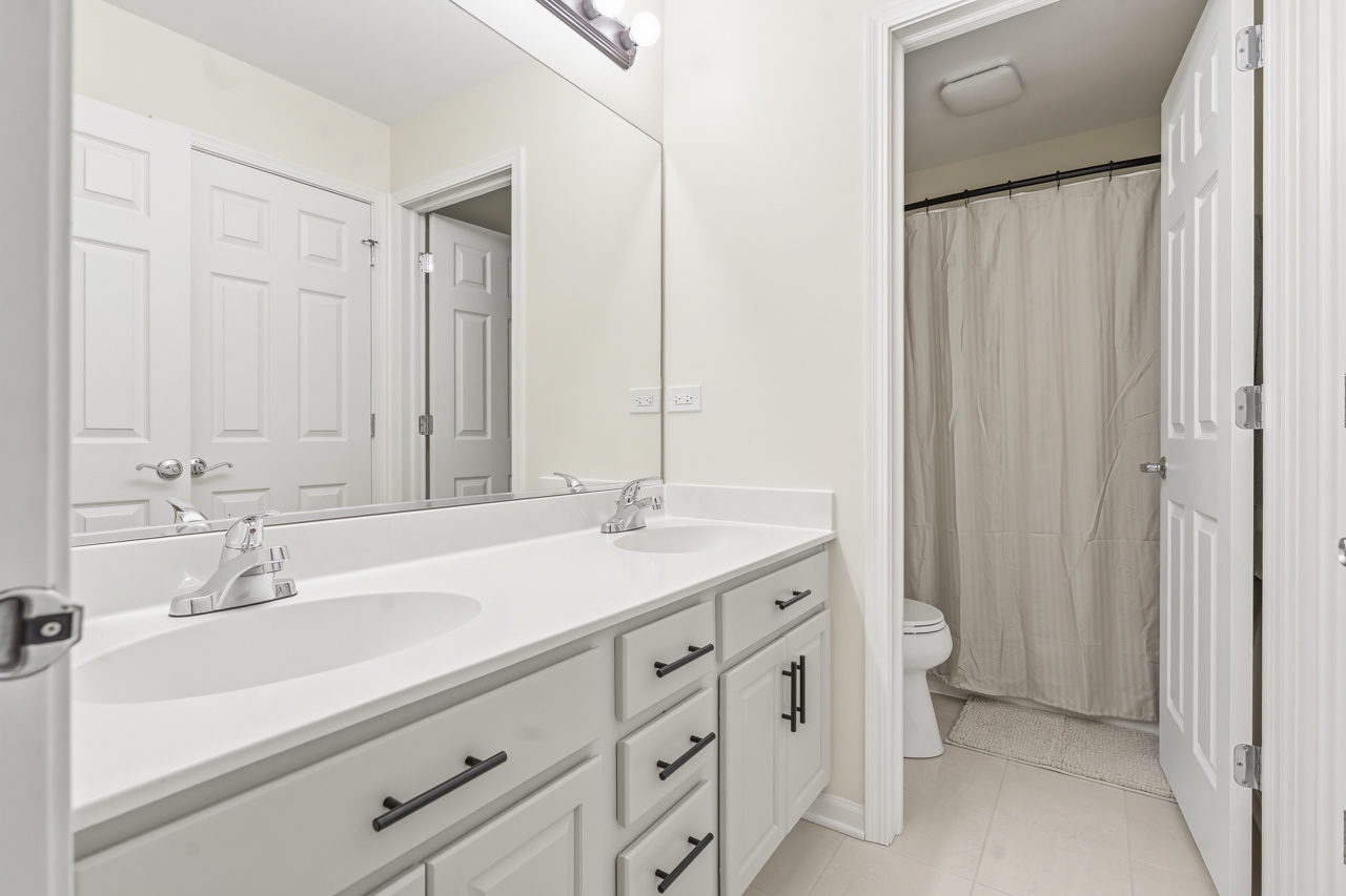 21430 Carlton Street, Crest Hill, IL 60403