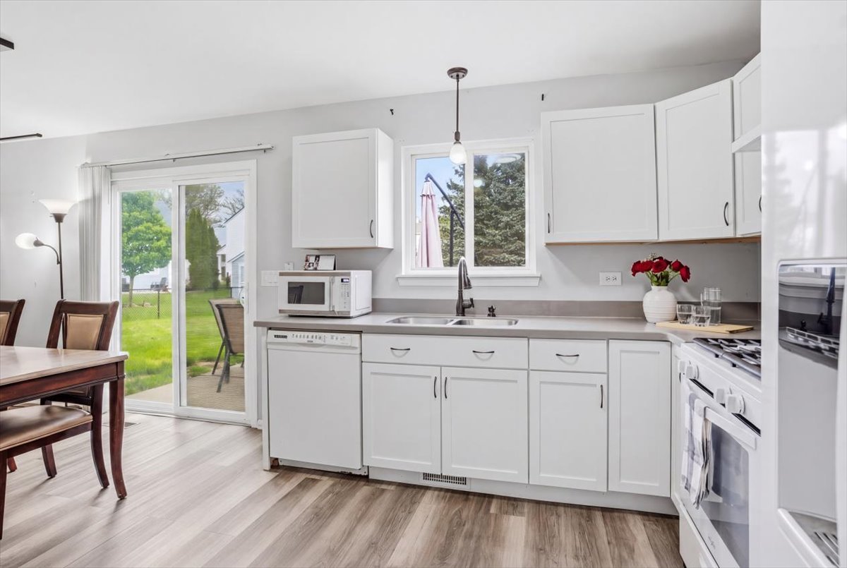 625 Fairview Lane, South Elgin, IL 60177