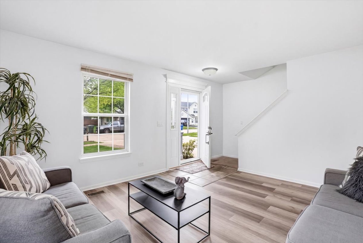 625 Fairview Lane, South Elgin, IL 60177