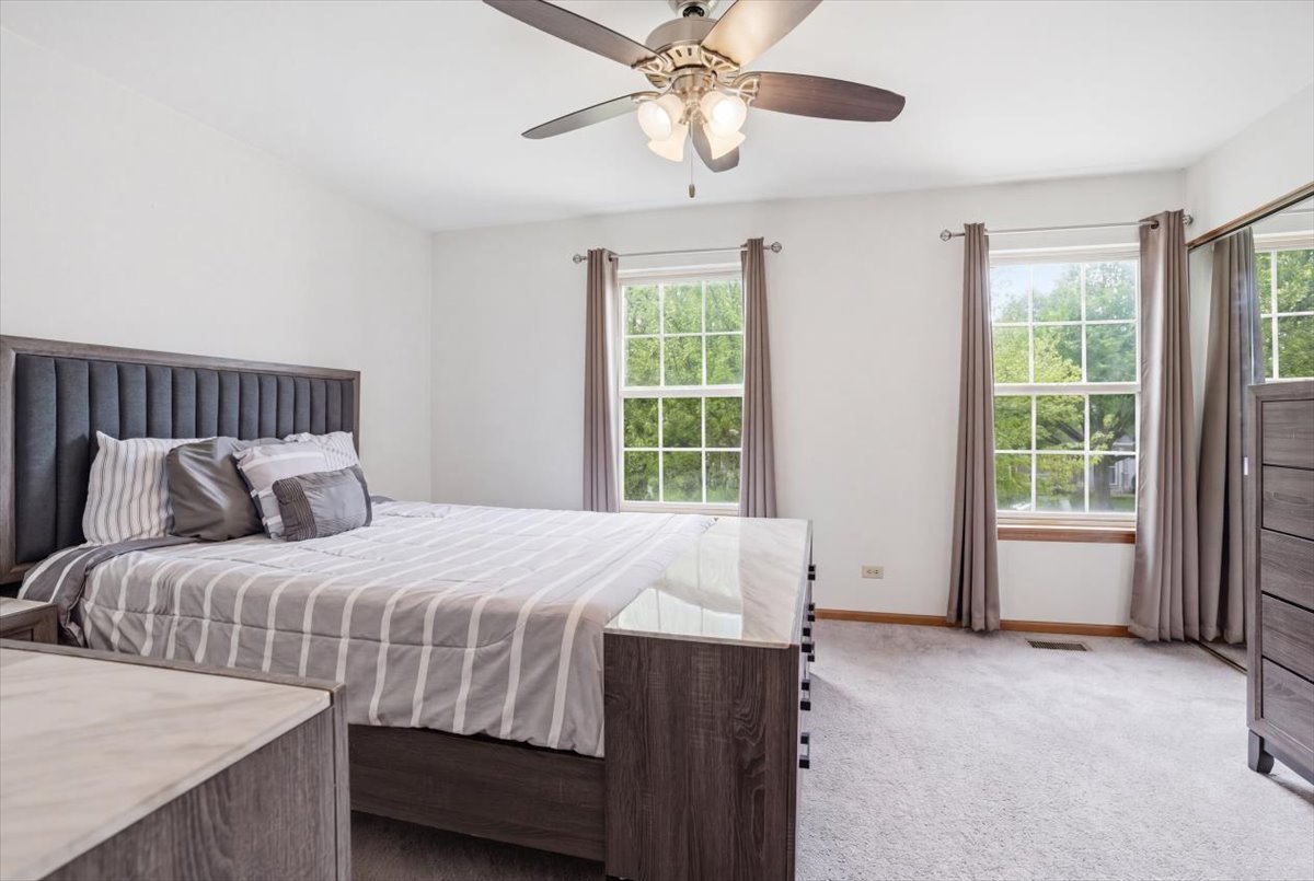 625 Fairview Lane, South Elgin, IL 60177