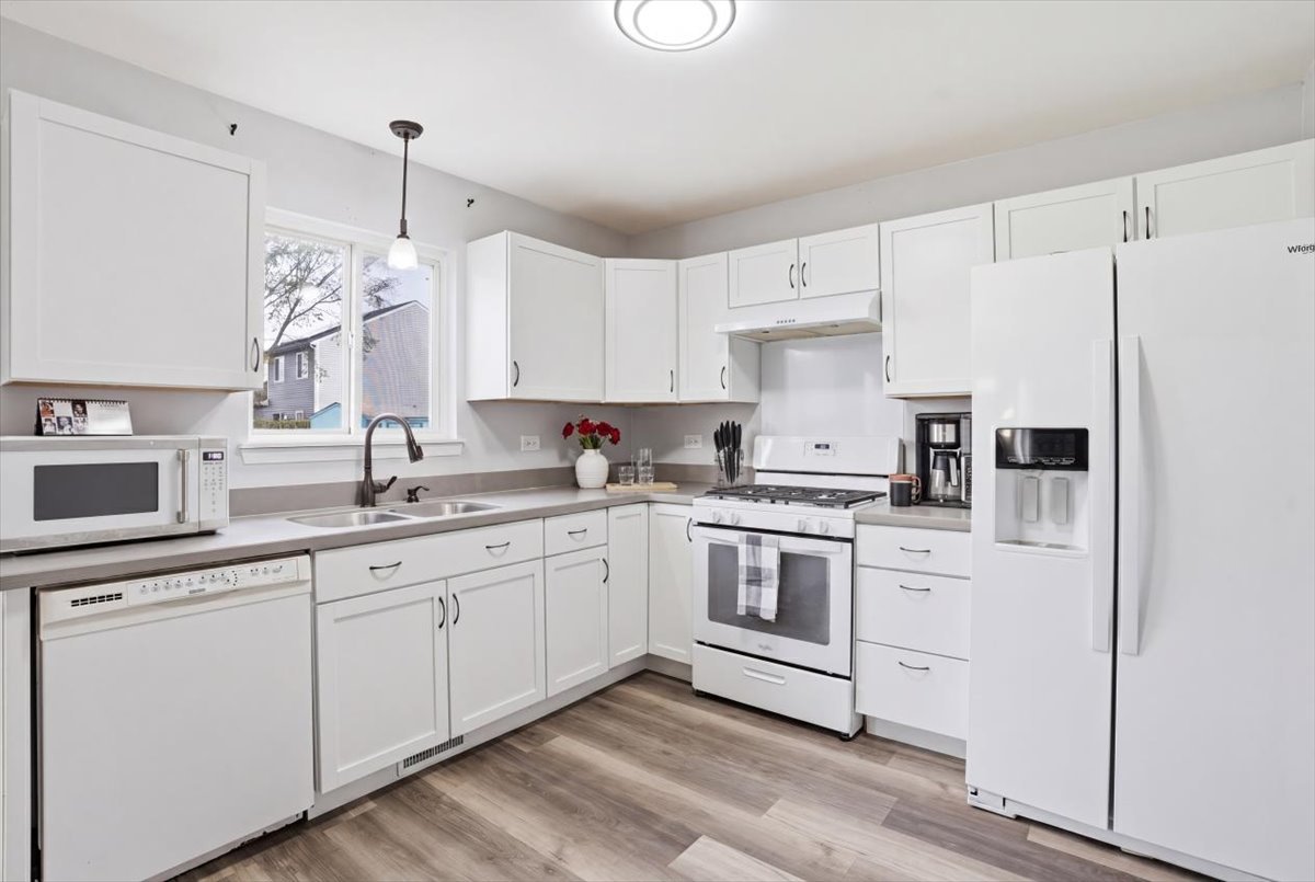 625 Fairview Lane, South Elgin, IL 60177