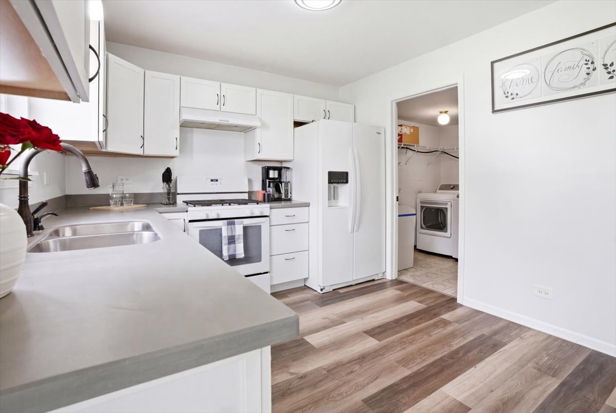 625 Fairview Lane, South Elgin, IL 60177