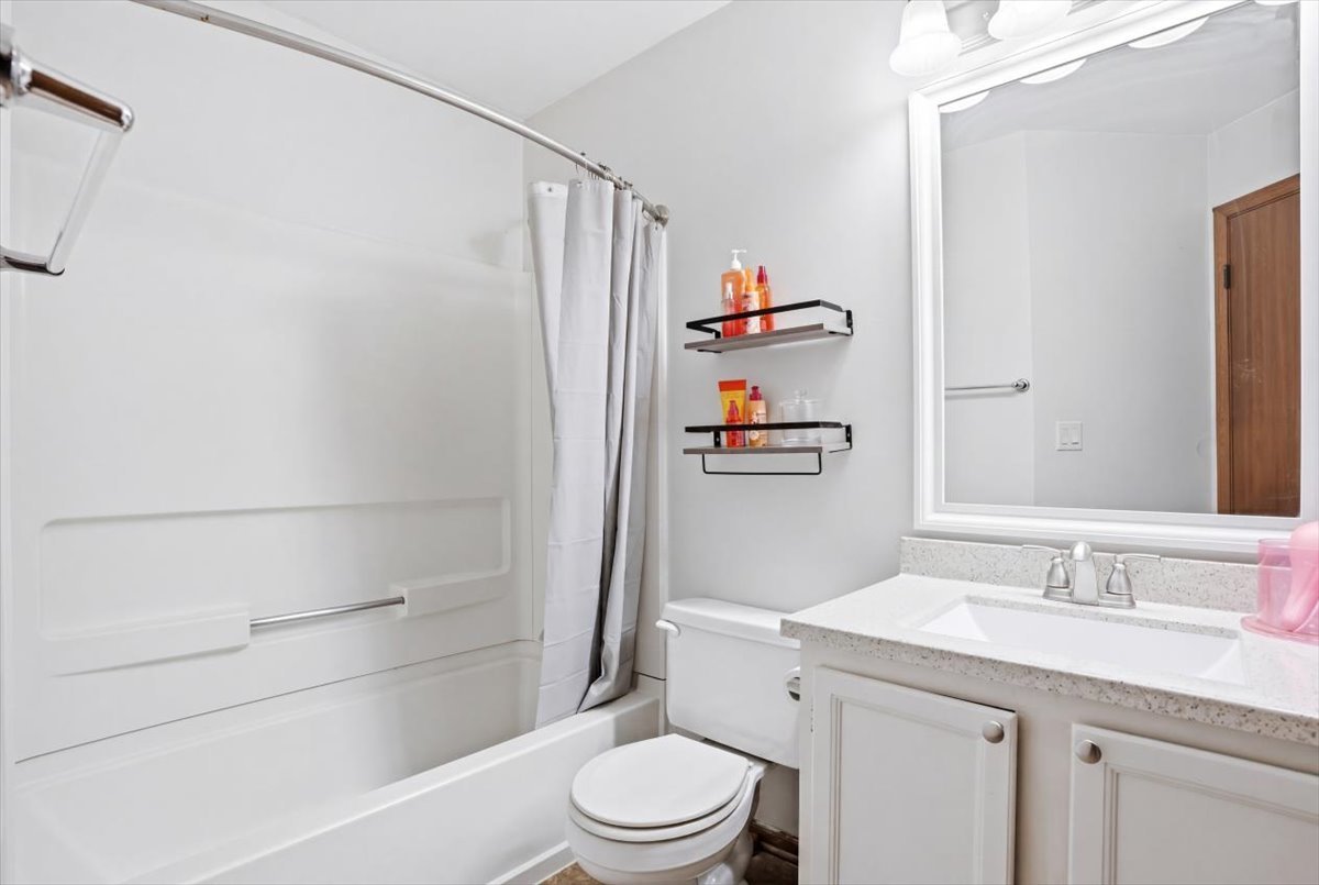 625 Fairview Lane, South Elgin, IL 60177