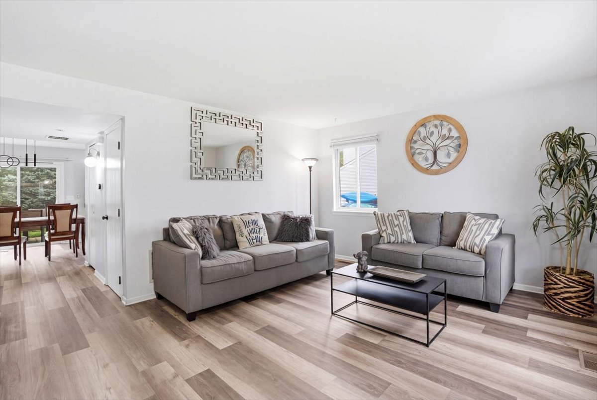 625 Fairview Lane, South Elgin, IL 60177