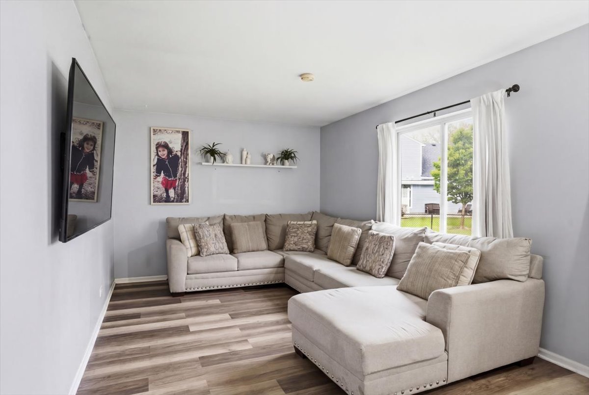 625 Fairview Lane, South Elgin, IL 60177