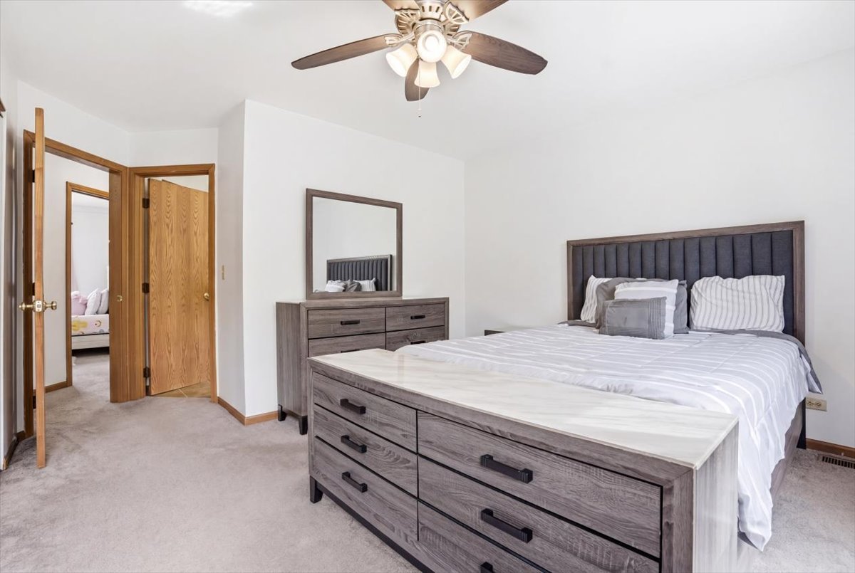 625 Fairview Lane, South Elgin, IL 60177