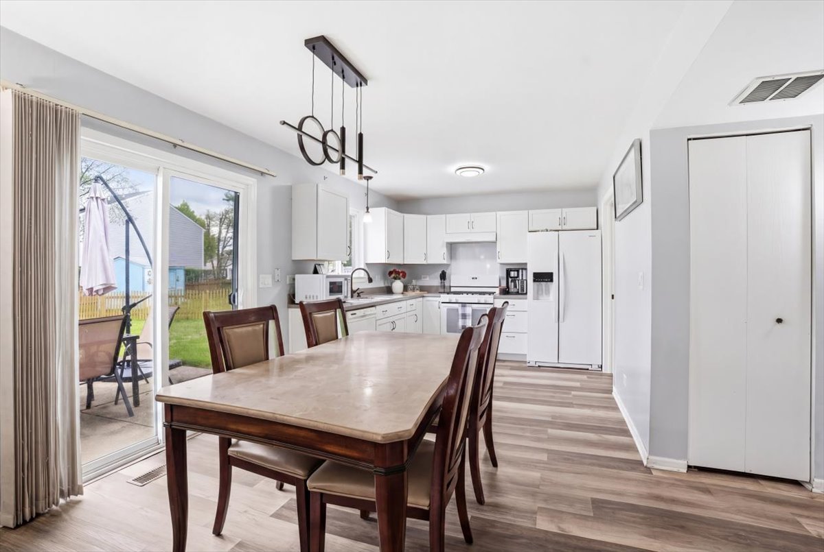 625 Fairview Lane, South Elgin, IL 60177