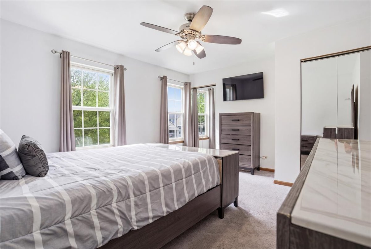 625 Fairview Lane, South Elgin, IL 60177