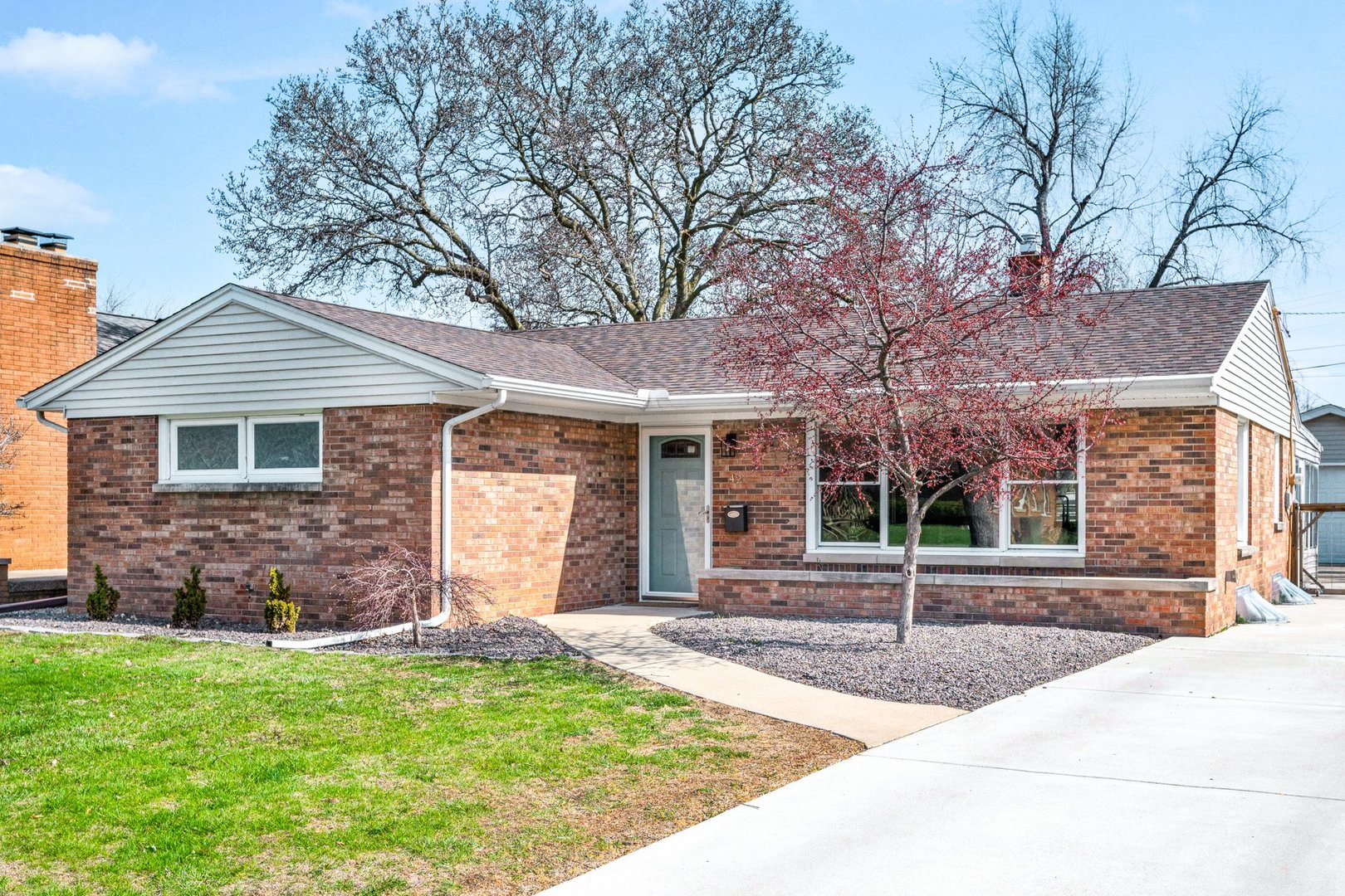 42 Harbord Drive, Bloomington, IL 61701